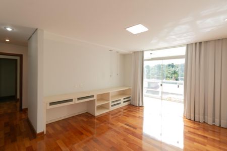 Casa à venda com 607m², 5 quartos e 10 vagasQuarto 1 Suite