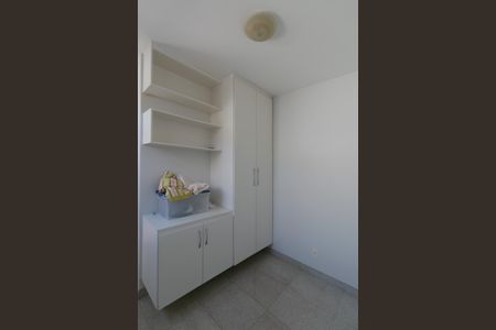 Casa à venda com 607m², 5 quartos e 10 vagasQuarto de Serviço