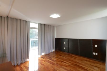 Casa à venda com 607m², 5 quartos e 10 vagasQuarto 2 Suite