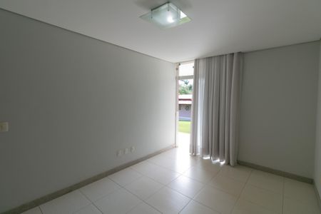 Casa à venda com 607m², 5 quartos e 10 vagasQuarto 3