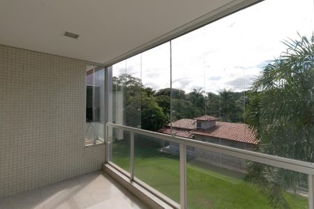 Casa à venda com 607m², 5 quartos e 10 vagasSacada Suite 1