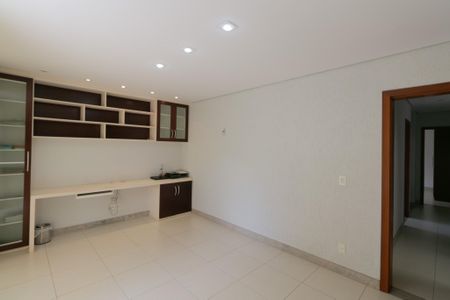 Casa à venda com 607m², 5 quartos e 10 vagasQuarto 5