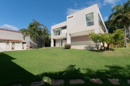 Casa à venda com 607m², 5 quartos e 10 vagasFachada Casa