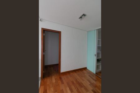 Casa à venda com 607m², 5 quartos e 10 vagasCorredor