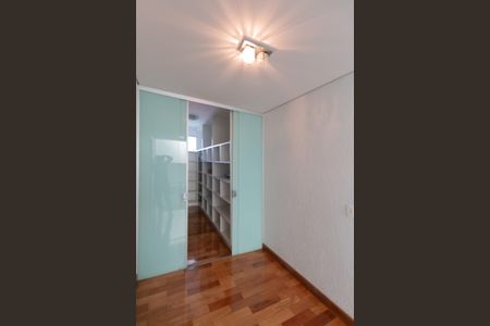 Casa à venda com 607m², 5 quartos e 10 vagasCorredor
