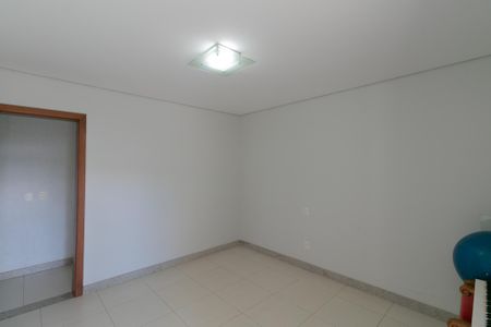 Casa à venda com 607m², 5 quartos e 10 vagasQuarto 4