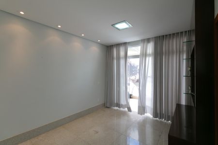 Casa à venda com 607m², 5 quartos e 10 vagasSala de TV