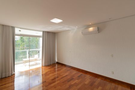 Casa à venda com 607m², 5 quartos e 10 vagasQuarto 1 Suite