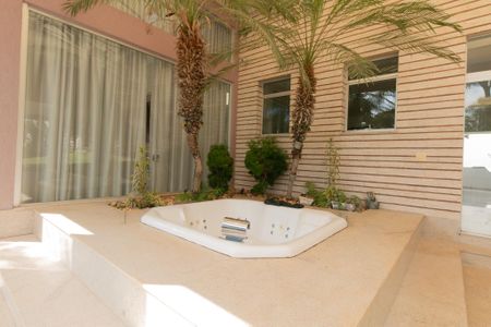 Casa à venda com 607m², 5 quartos e 10 vagasJacuzzi