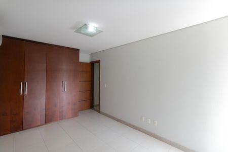 Casa à venda com 607m², 5 quartos e 10 vagasQuarto 3