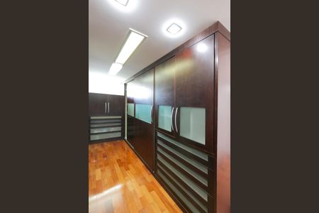 Casa à venda com 607m², 5 quartos e 10 vagasCloset Suite 2