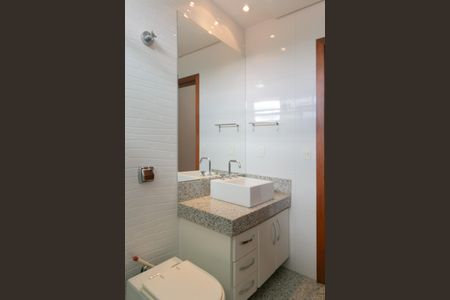 Casa à venda com 607m², 5 quartos e 10 vagasBanheiro Suite 1