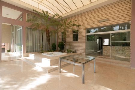 Casa à venda com 607m², 5 quartos e 10 vagasEntrada