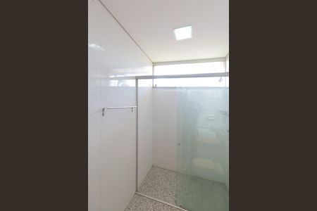 Casa à venda com 607m², 5 quartos e 10 vagasBanheiro Suite 1