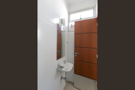 Casa à venda com 607m², 5 quartos e 10 vagasBanheiro de Serviço