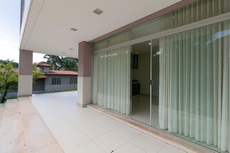 Casa à venda com 607m², 5 quartos e 10 vagasVaranda Quartos