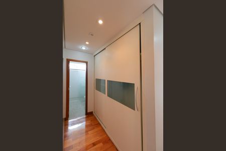 Casa à venda com 607m², 5 quartos e 10 vagasCloset Suite 1