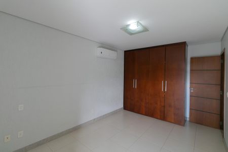 Casa à venda com 607m², 5 quartos e 10 vagasQuarto 3