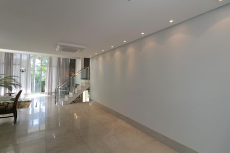 Casa à venda com 607m², 5 quartos e 10 vagasSala de TV