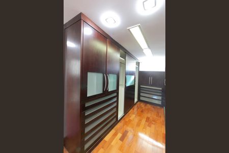 Casa à venda com 607m², 5 quartos e 10 vagasCloset Suite 2