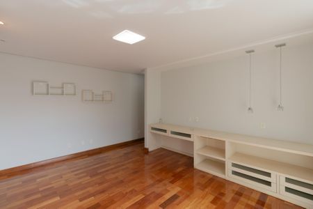 Casa à venda com 607m², 5 quartos e 10 vagasQuarto 1 Suite