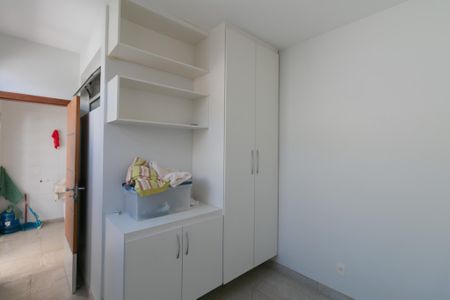 Casa à venda com 607m², 5 quartos e 10 vagasQuarto de Serviço