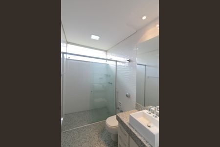 Casa à venda com 607m², 5 quartos e 10 vagasBanheiro Suite 1