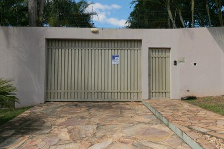 Casa à venda com 607m², 5 quartos e 10 vagasPlaquinha