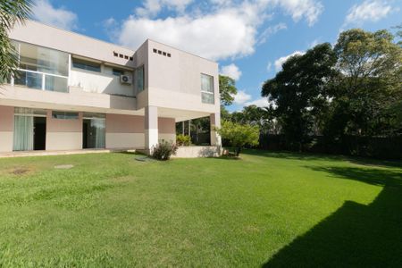 Casa à venda com 607m², 5 quartos e 10 vagasFachada Casa