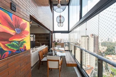 Apartamento à venda com 105m², 2 quartos e 3 vagasVaranda