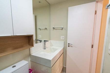 Apartamento à venda com 105m², 2 quartos e 3 vagasBanheiro da suíte 1