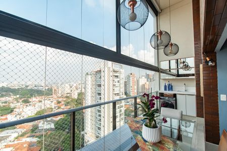 Apartamento à venda com 105m², 2 quartos e 3 vagasVaranda