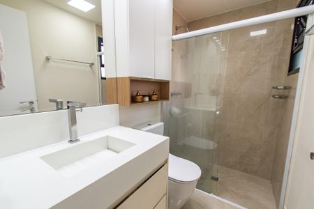 Apartamento à venda com 105m², 2 quartos e 3 vagasBanheiro da suíte 2