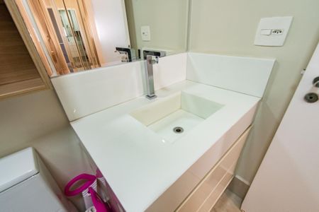 Apartamento à venda com 105m², 2 quartos e 3 vagasBanheiro da suíte 1