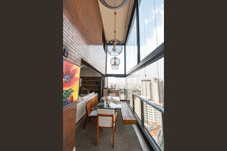 Apartamento à venda com 105m², 2 quartos e 3 vagasVaranda