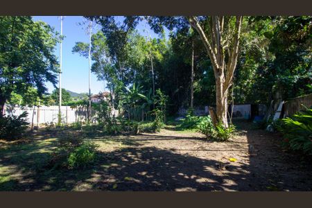 Casa à venda com 2100m², 5 quartos e 2 vagas Casa à venda com 2100m², 5 quartos e 2 vagasQuintal