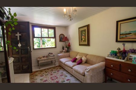 Casa à venda com 2100m², 5 quartos e 2 vagas Casa à venda com 2100m², 5 quartos e 2 vagasSala