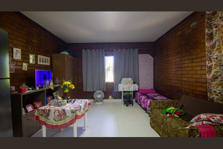 Casa à venda com 2100m², 5 quartos e 2 vagas Casa à venda com 2100m², 5 quartos e 2 vagas Edícula /Sala