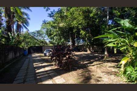 Casa à venda com 2100m², 5 quartos e 2 vagas Casa à venda com 2100m², 5 quartos e 2 vagasQuintal