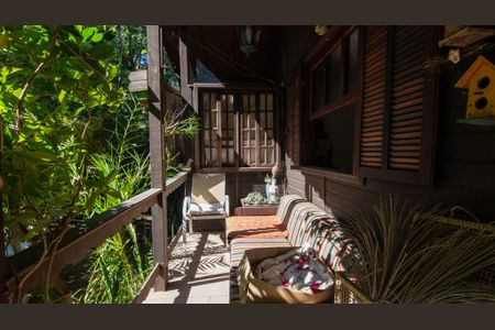 Casa à venda com 2100m², 5 quartos e 2 vagas Casa à venda com 2100m², 5 quartos e 2 vagasVaranda