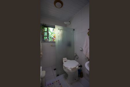 Casa à venda com 2100m², 5 quartos e 2 vagas Casa à venda com 2100m², 5 quartos e 2 vagasBanheiro