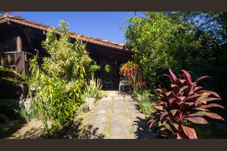 Casa à venda com 2100m², 5 quartos e 2 vagas Casa à venda com 2100m², 5 quartos e 2 vagasQuintal