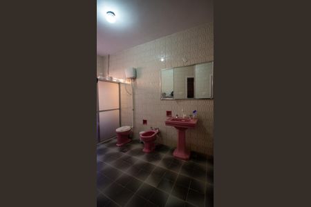 Casa à venda com 2100m², 5 quartos e 2 vagas Casa à venda com 2100m², 5 quartos e 2 vagas Casa 2 Banheiro