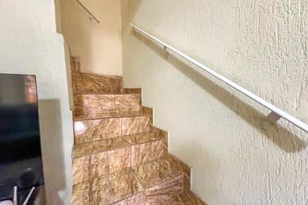 Casa à venda com 110m², 2 quartos e 1 vagaEscada