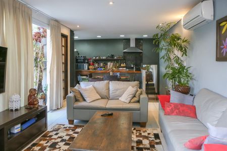 Casa à venda com 160m², 3 quartos e 2 vagasSala