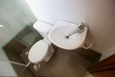 Casa de condomínio à venda com 174m², 4 quartos e 2 vagasLavabo