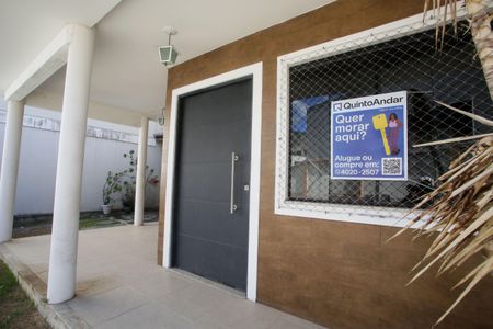 Casa de condomínio à venda com 174m², 4 quartos e 2 vagasFachada e placa