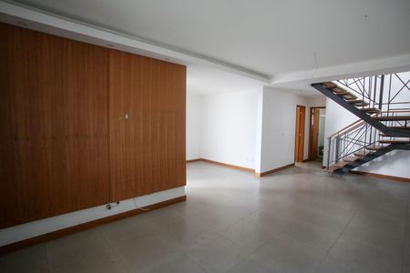 Casa de condomínio à venda com 174m², 4 quartos e 2 vagasSala