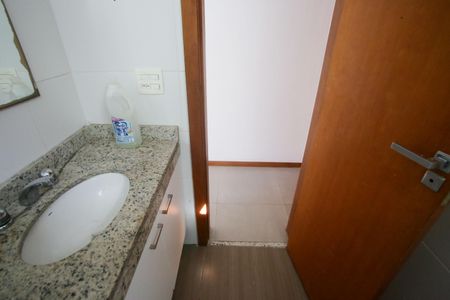 Casa de condomínio à venda com 174m², 4 quartos e 2 vagasBanheiro da Suíte 1