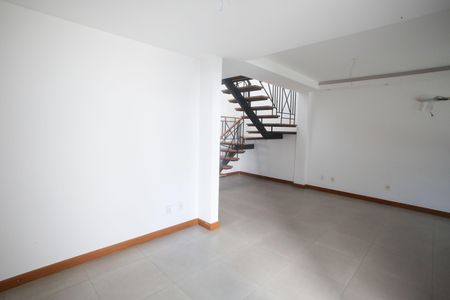 Casa de condomínio à venda com 174m², 4 quartos e 2 vagasSala